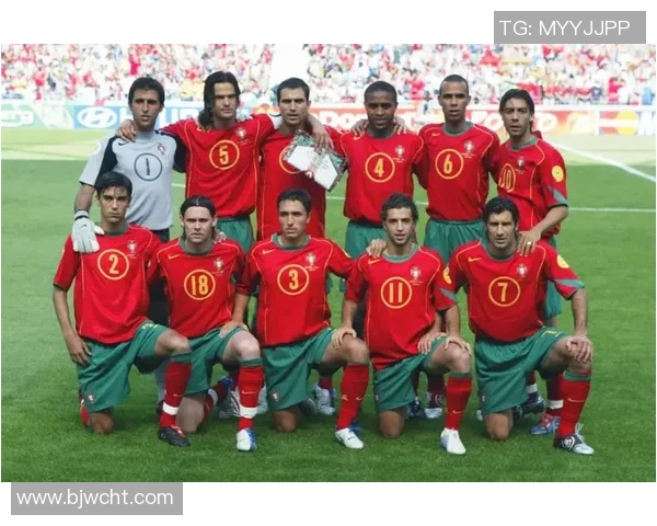 足球明星背后的传奇纪念品与他们的辉煌岁月交织的故事